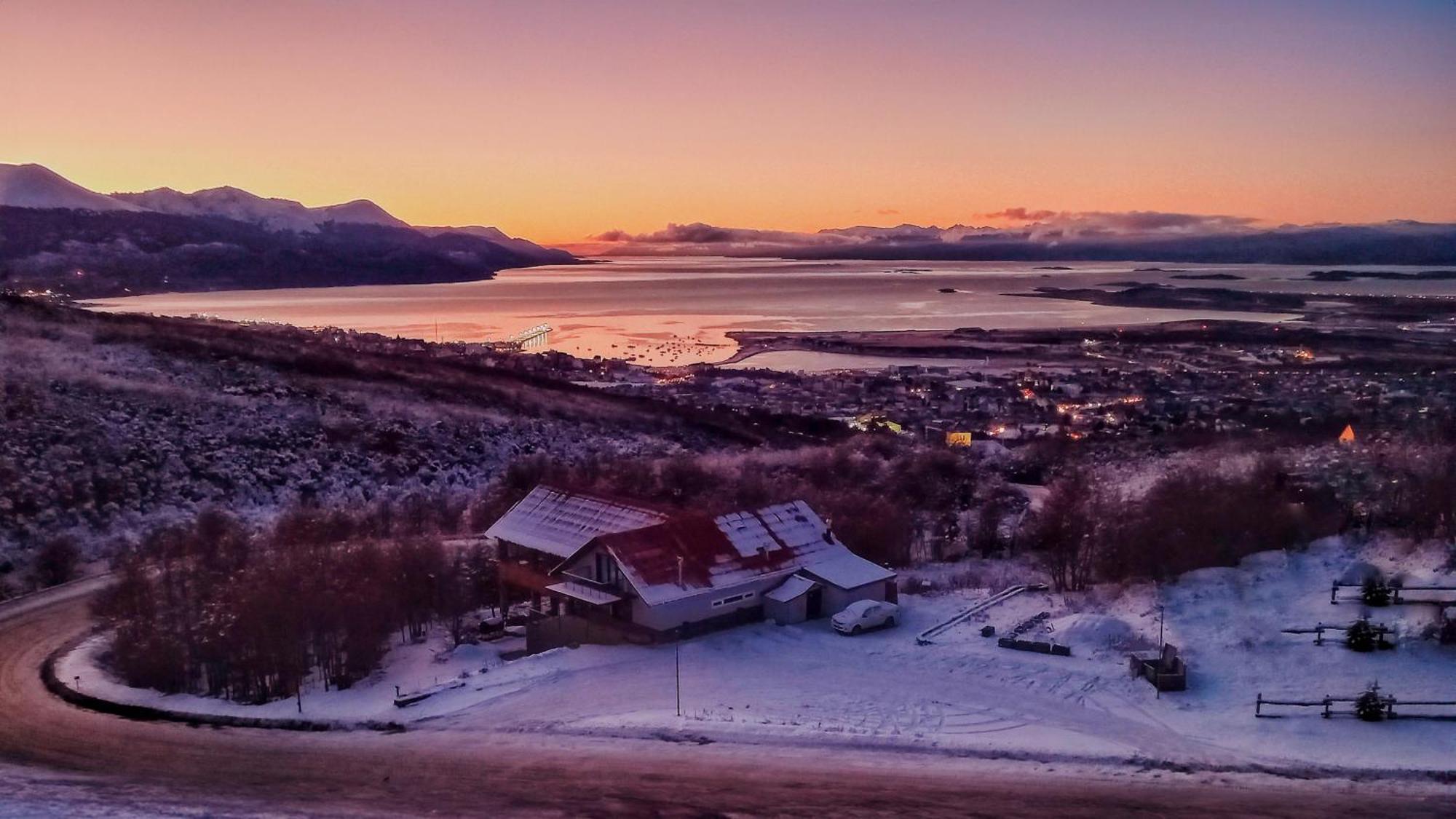Wyndham Garden Ushuaia Hotel Del Glaciar Exterior photo